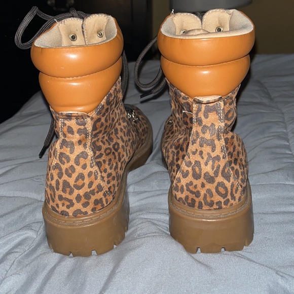 Ann Taylor leopard print combat boots! Super Cute! - Picture 5 of 8